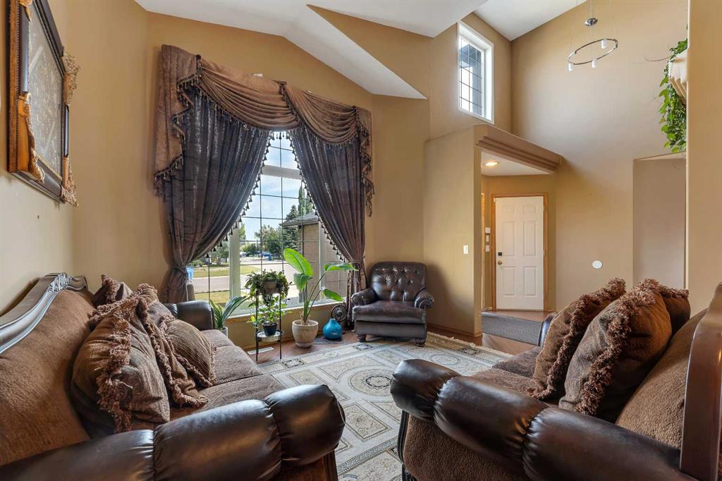 237 Lakeside Greens Crescent