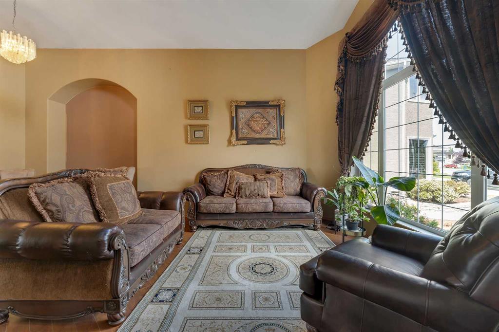237 Lakeside Greens Crescent