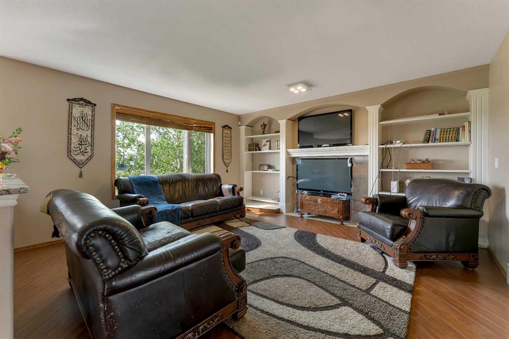 237 Lakeside Greens Crescent