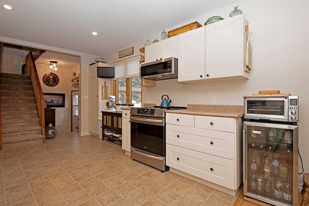 148 Crescent Road W