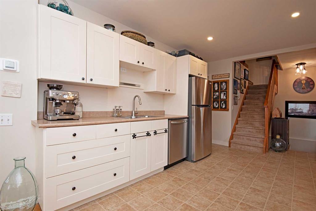 148 Crescent Road W