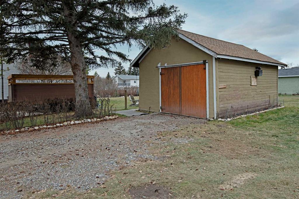 148 Crescent Road W