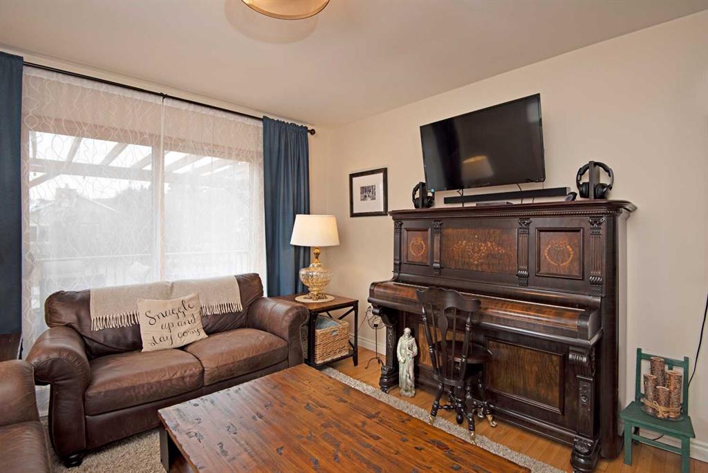 148 Crescent Road W