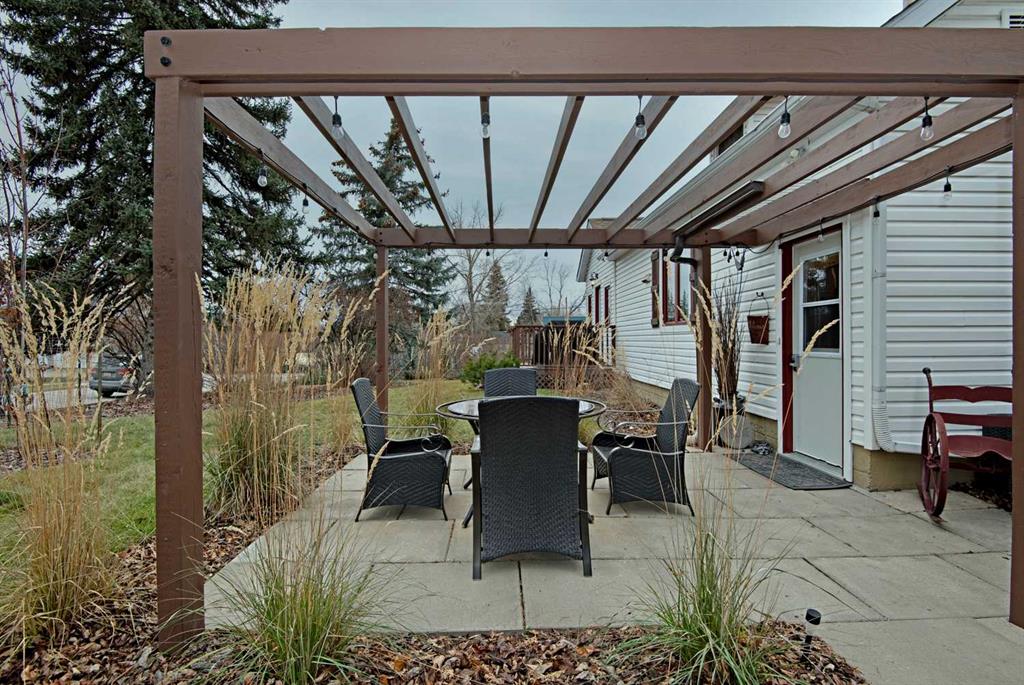 148 Crescent Road W