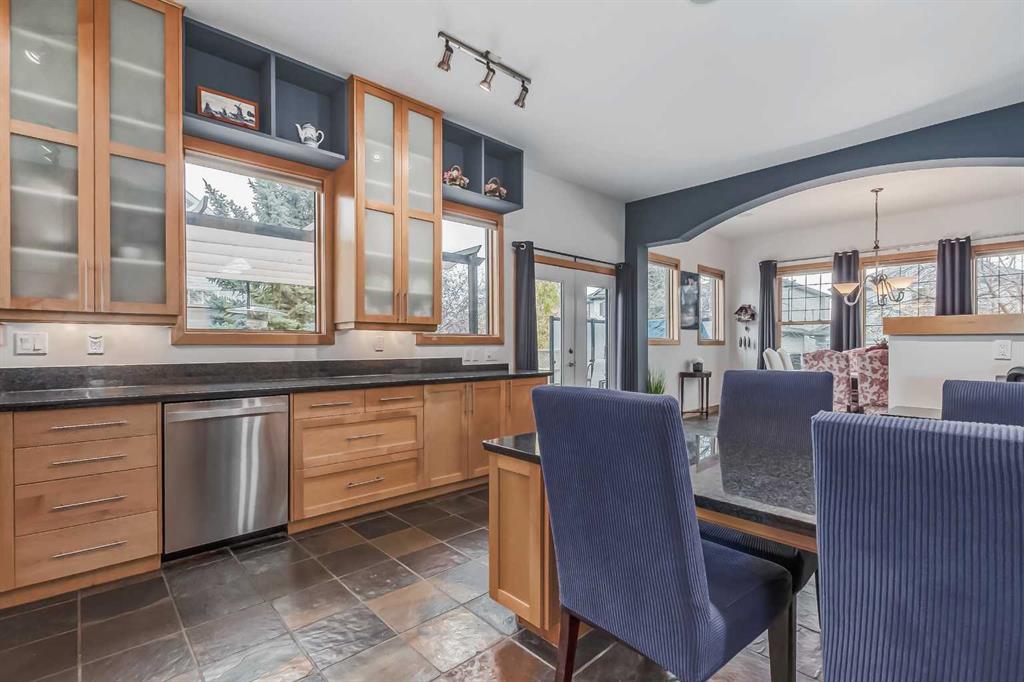 28 Rocky Ridge Close NW