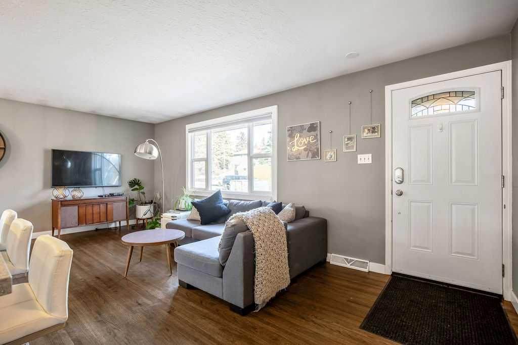 55 Cambrian Drive NW