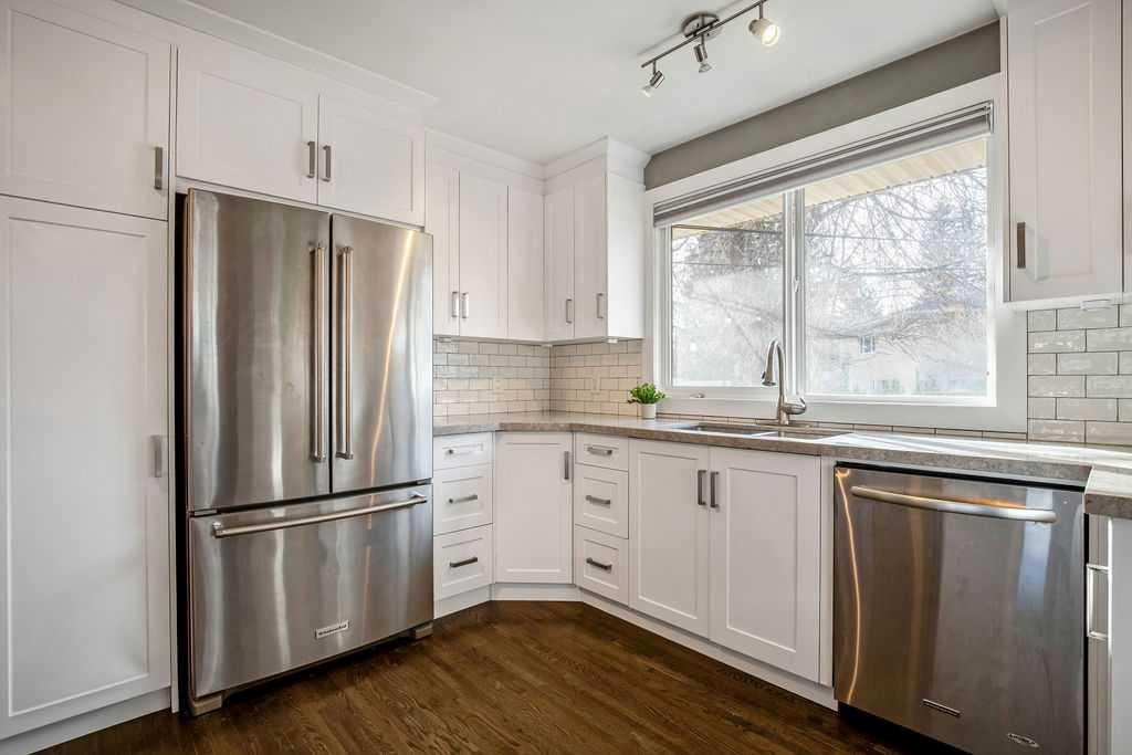 55 Cambrian Drive NW