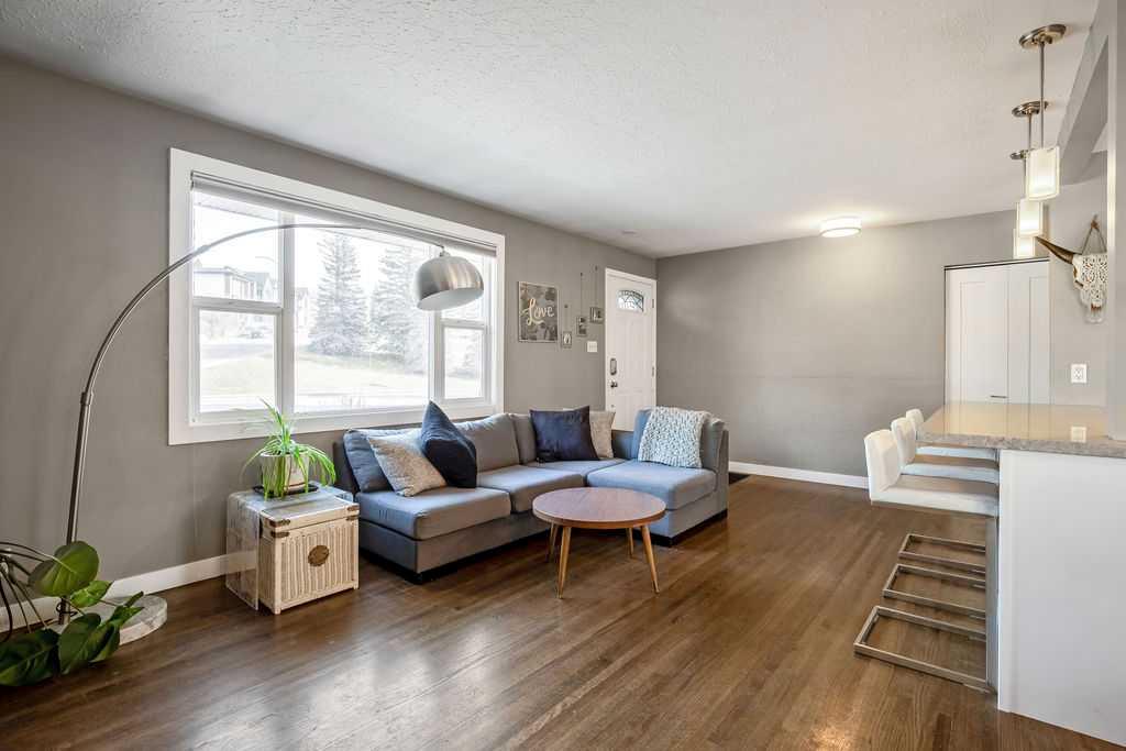 55 Cambrian Drive NW