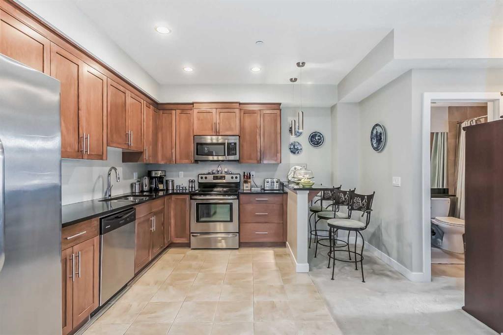 1005A Westmount Drive, #210