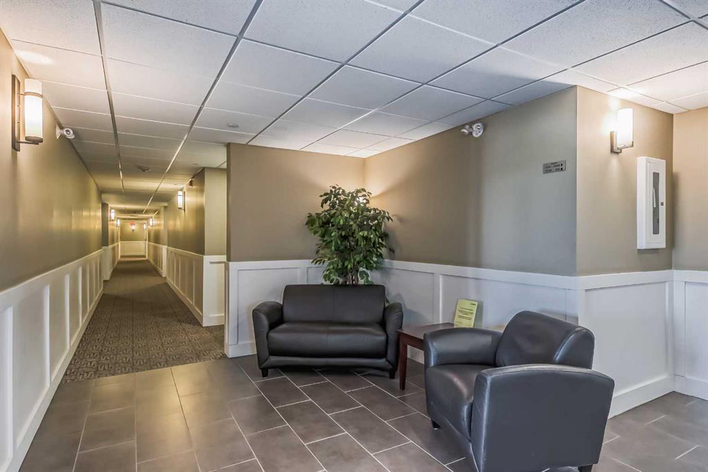 1005A Westmount Drive, #210