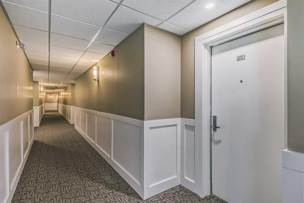 1005A Westmount Drive, #210