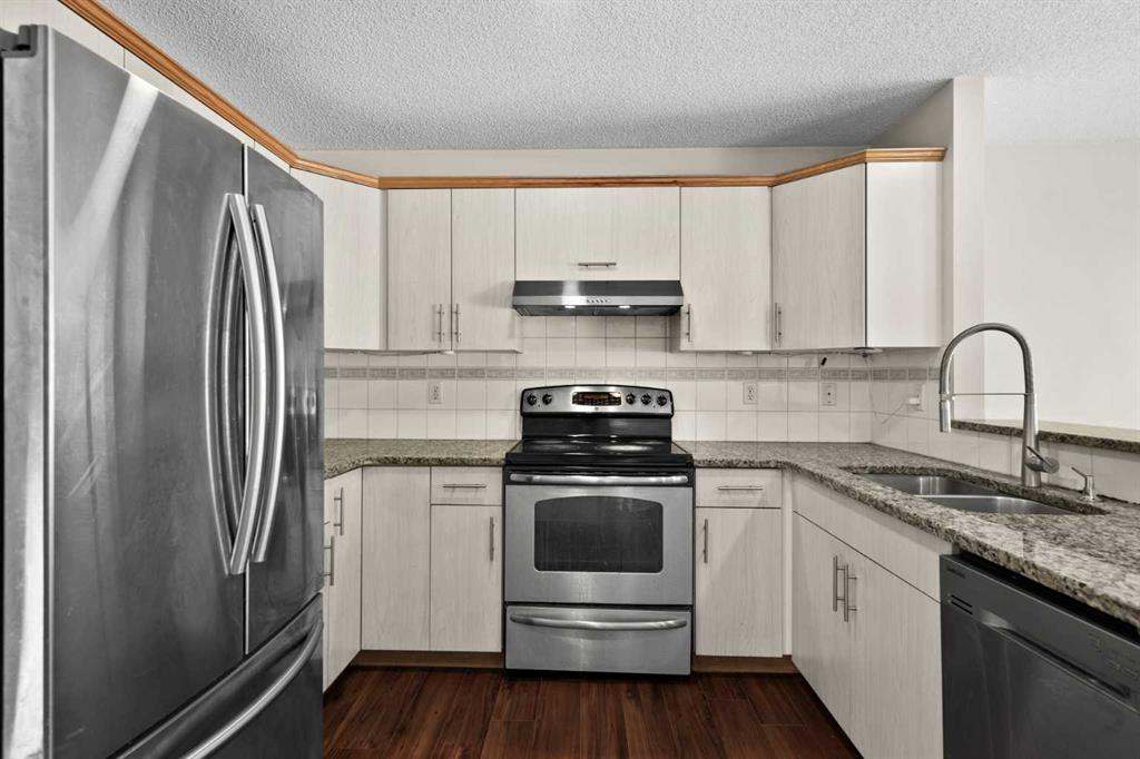 127 Tarington Close NE