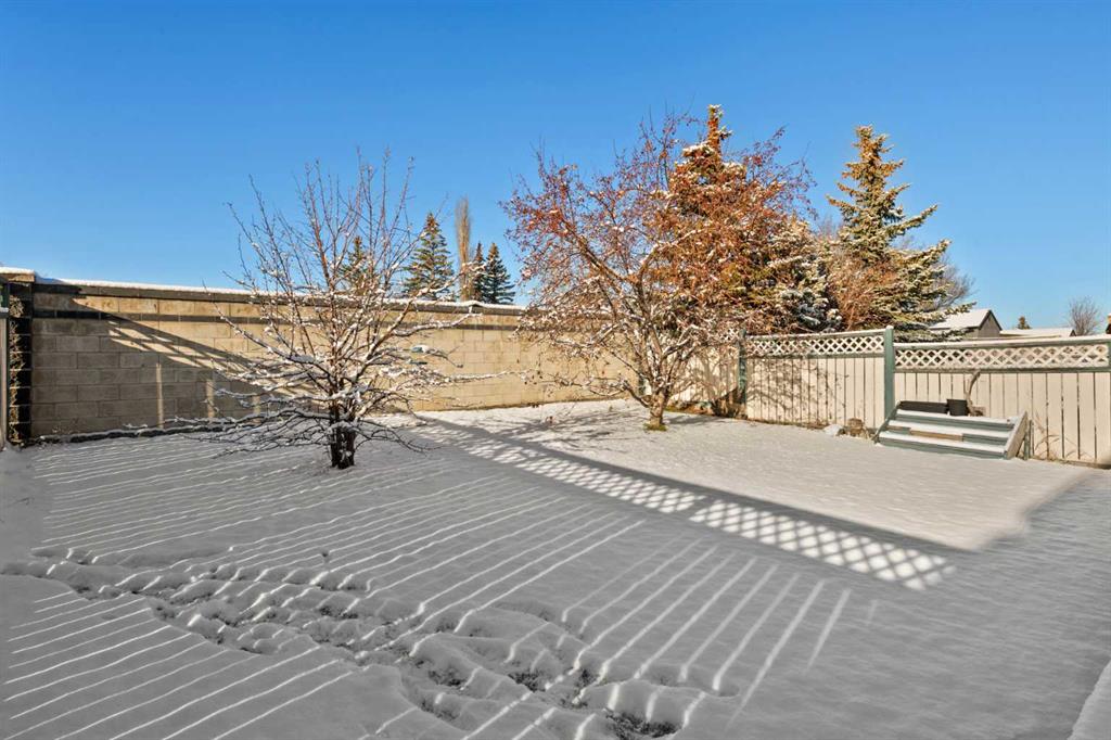 127 Tarington Close NE