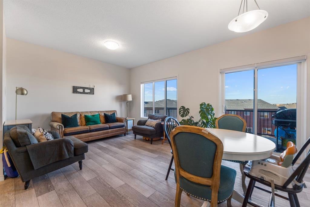 105 CARRINGVUE Park NW