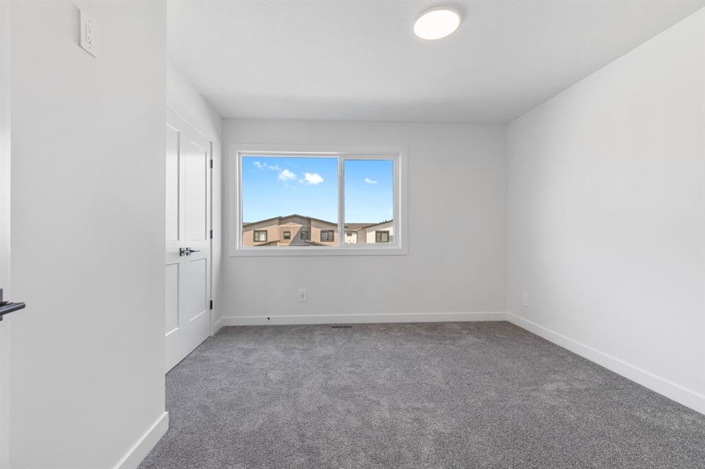 25 Earl Close