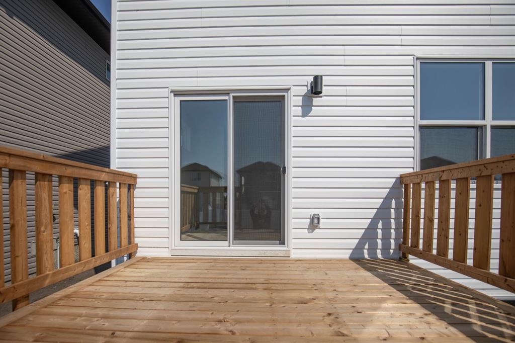 25 Earl Close