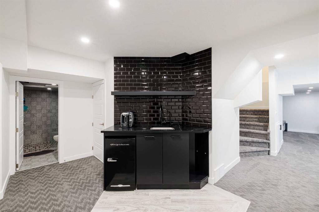 91 Whitehaven Crescent NE