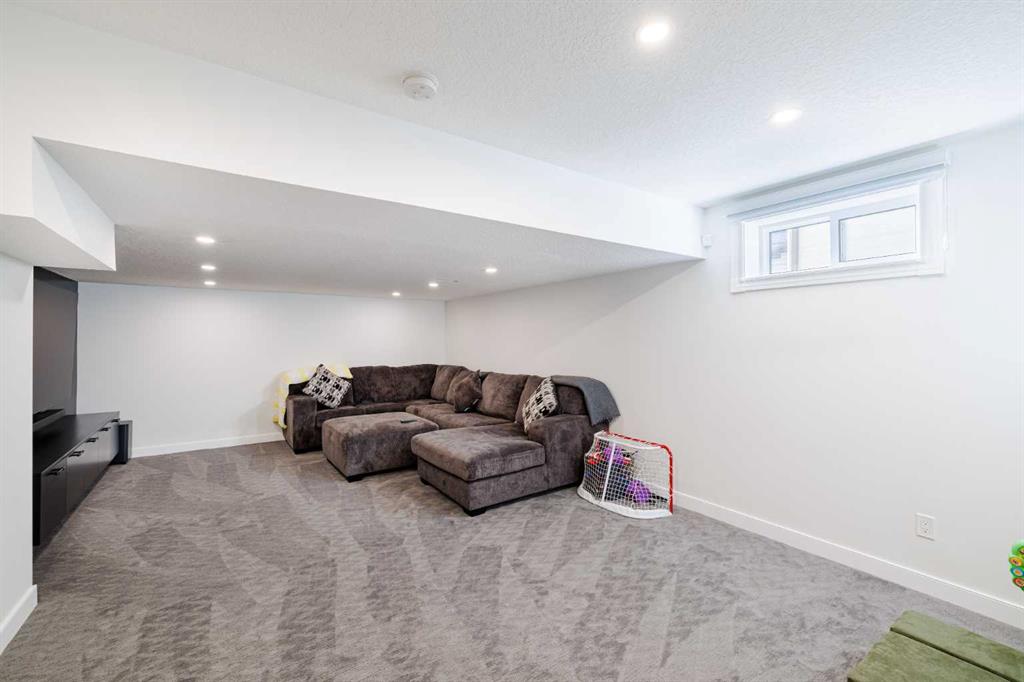 91 Whitehaven Crescent NE