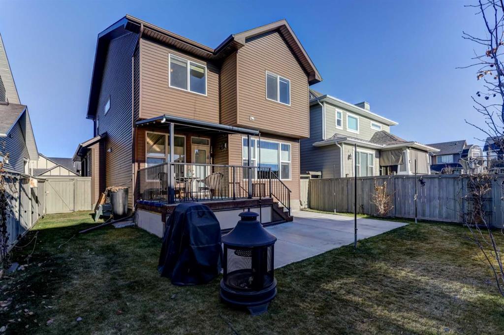 756 Coopers Crescent SW