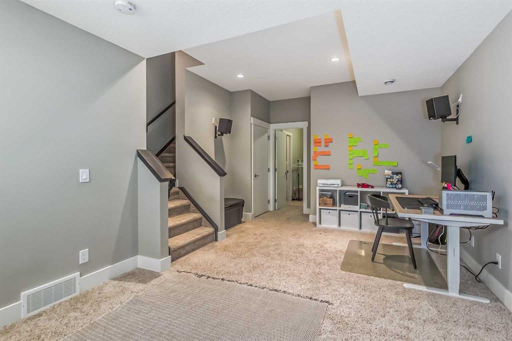 1304 2 Street NE