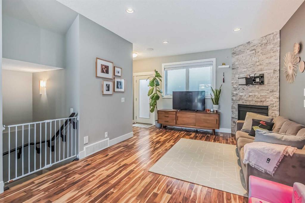 1304 2 Street NE
