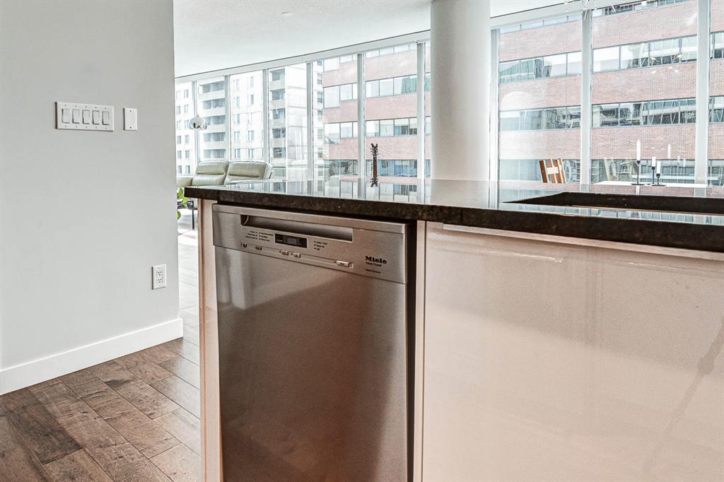 888 4 Avenue SW, #807