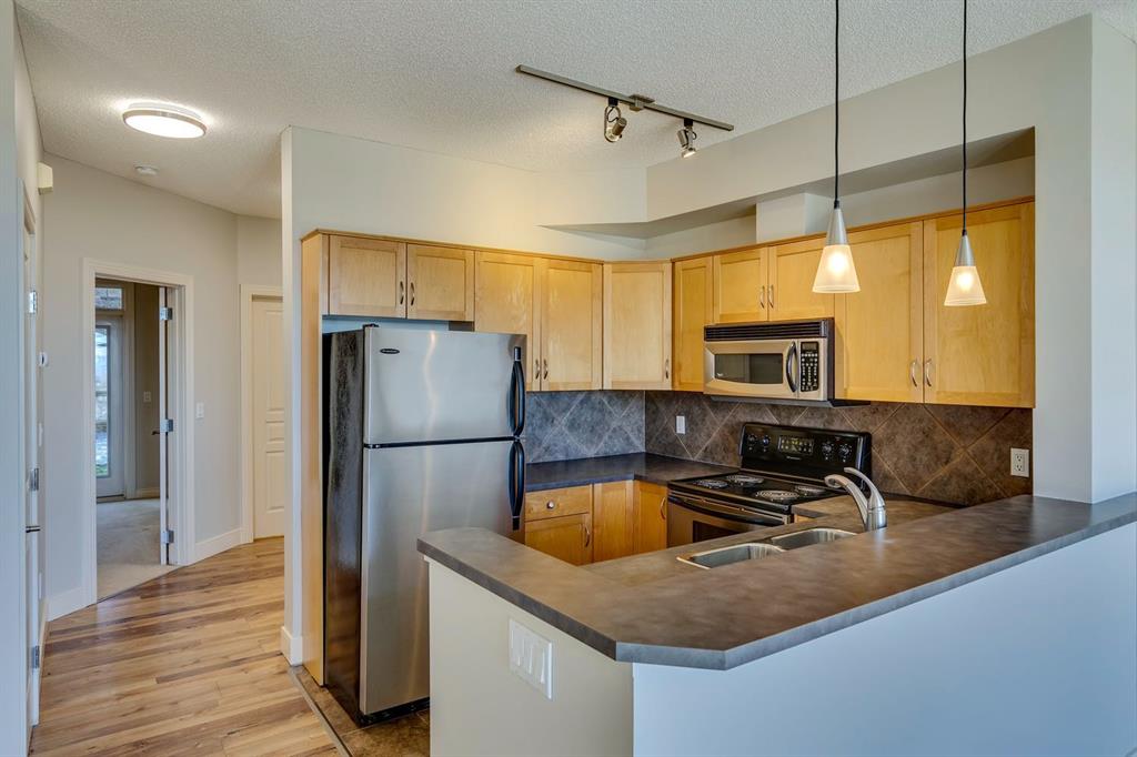 133 Rockyledge View NW, #4