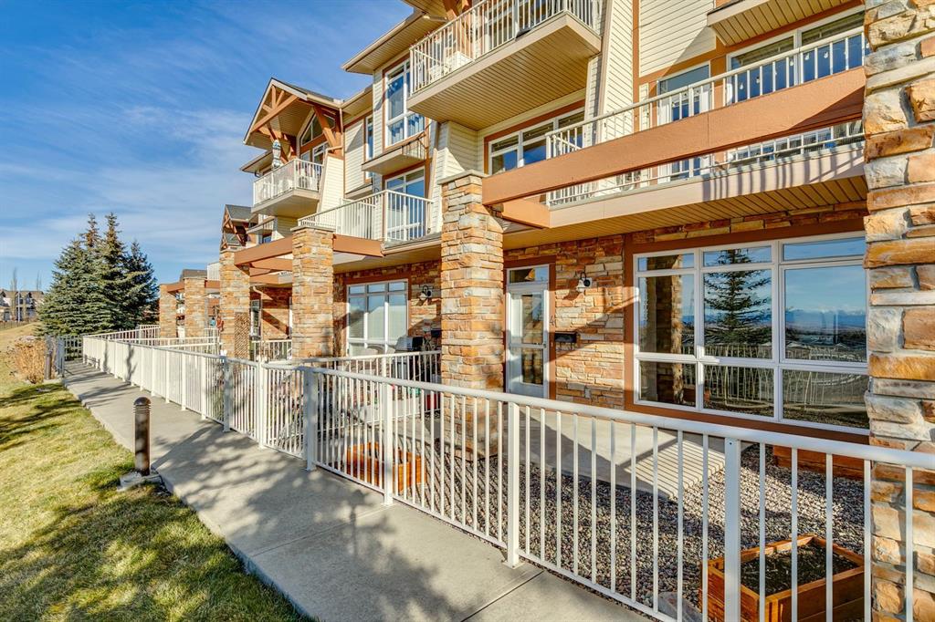 133 Rockyledge View NW, #4