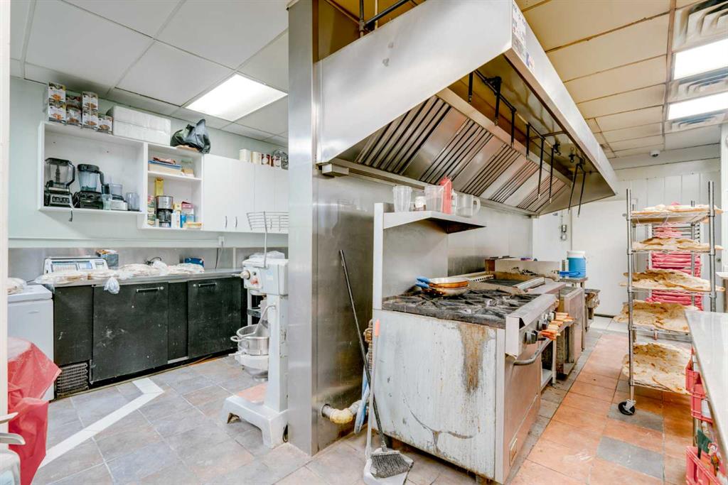 8906 mcleod trail Trail SE