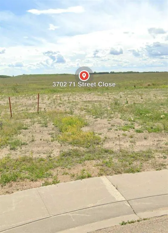 3702 71 St. Close