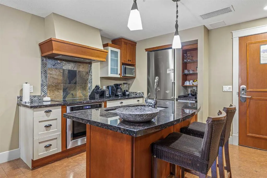 191 Kananaskis Way, #305