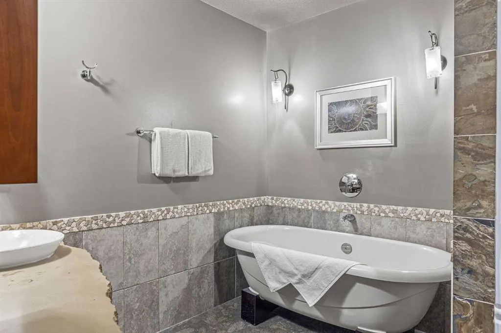 191 Kananaskis Way, #305