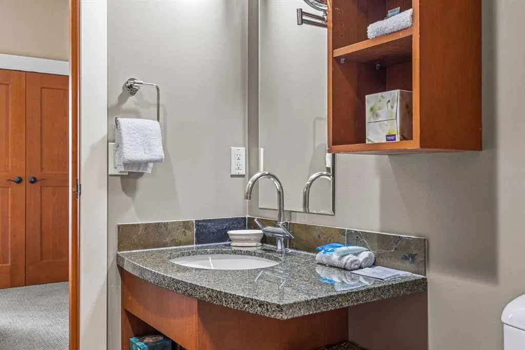 191 Kananaskis Way, #305