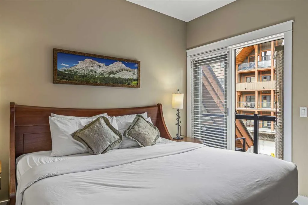 191 Kananaskis Way, #305
