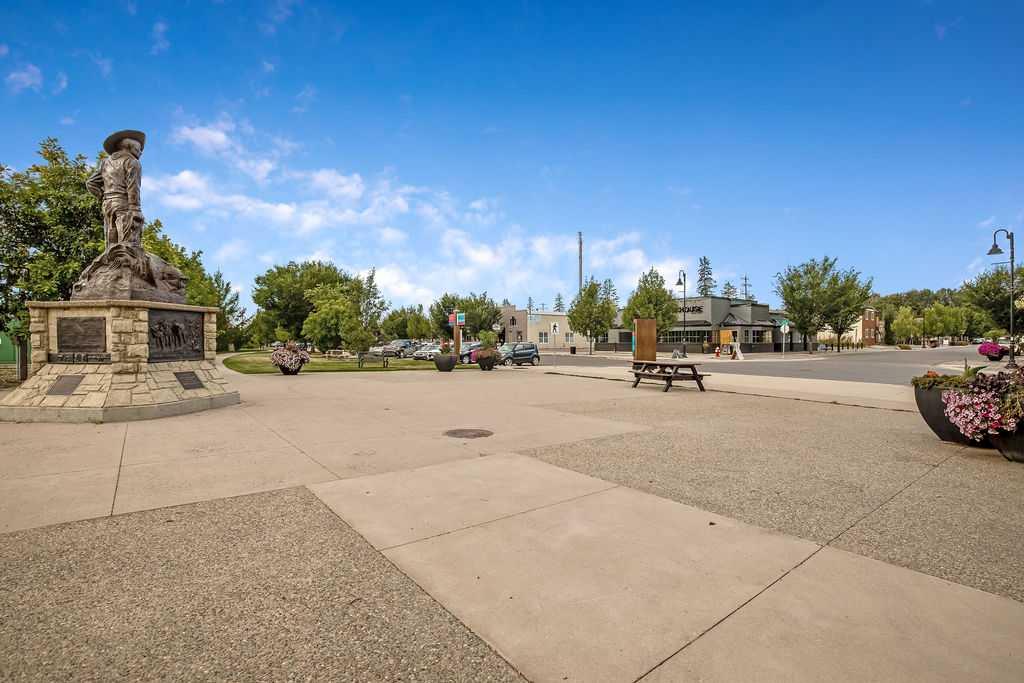 421 1ST Street SW