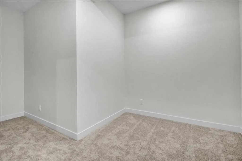 15 Drake Landing Square