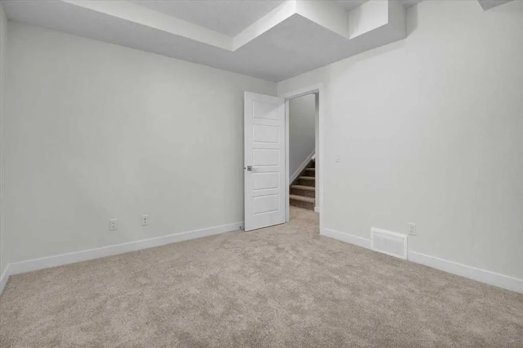 15 Drake Landing Square