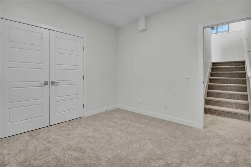 15 Drake Landing Square