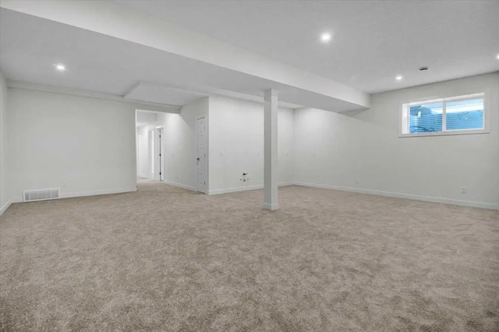 15 Drake Landing Square