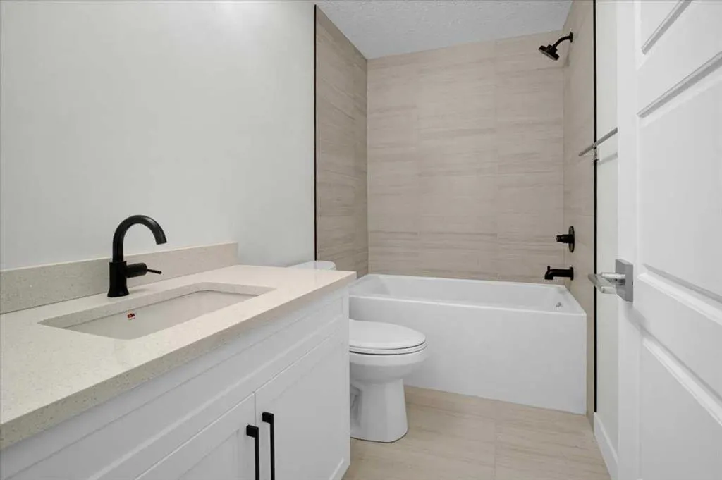 15 Drake Landing Square