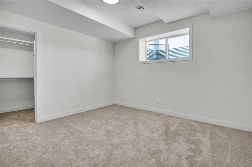 15 Drake Landing Square