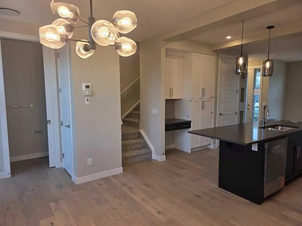 145 Cobblestone Gate SW