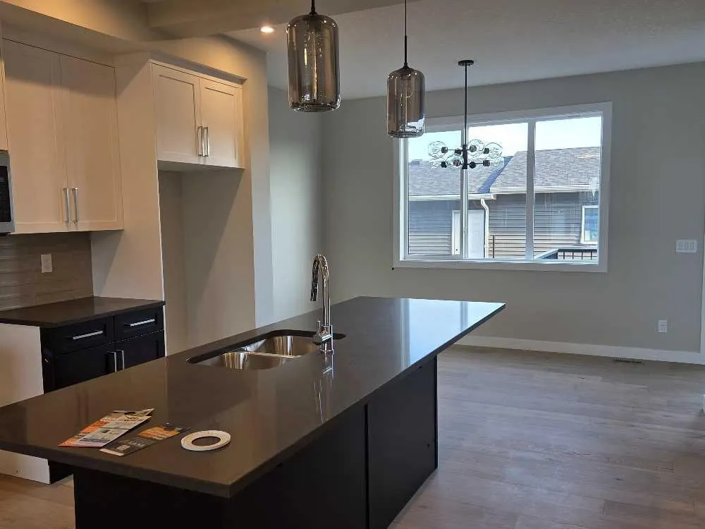 145 Cobblestone Gate SW