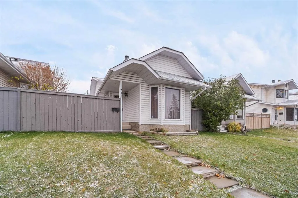 211 Sandstone Drive NW