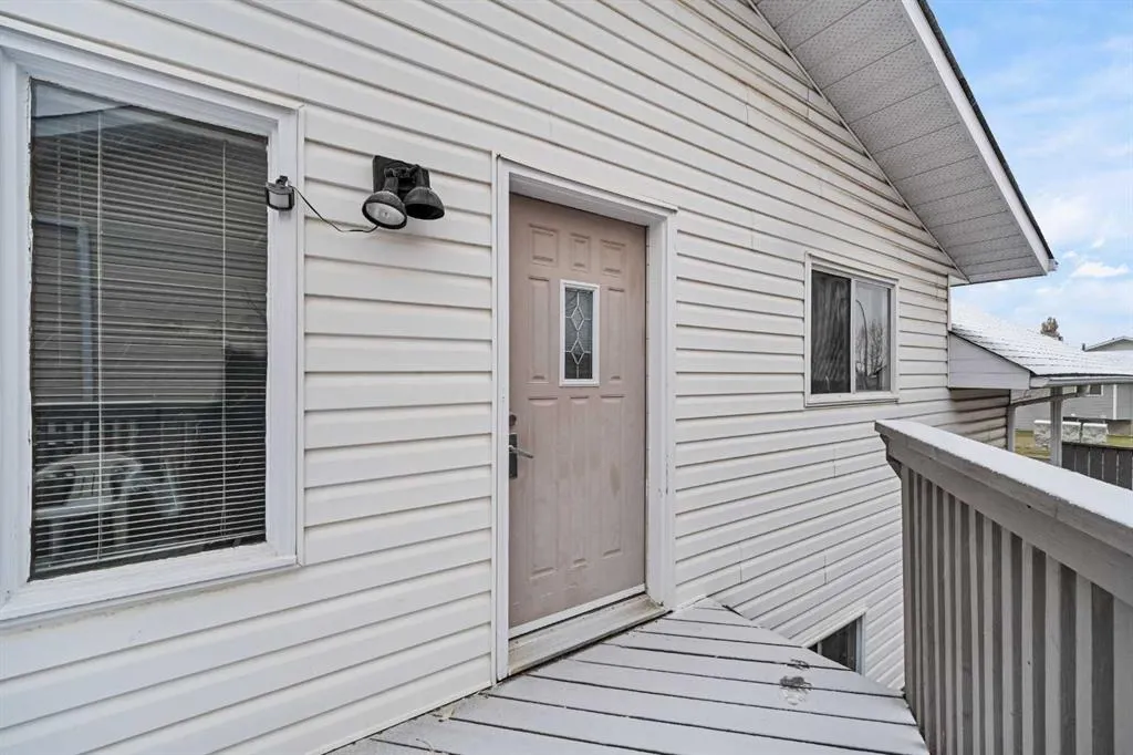 211 Sandstone Drive NW
