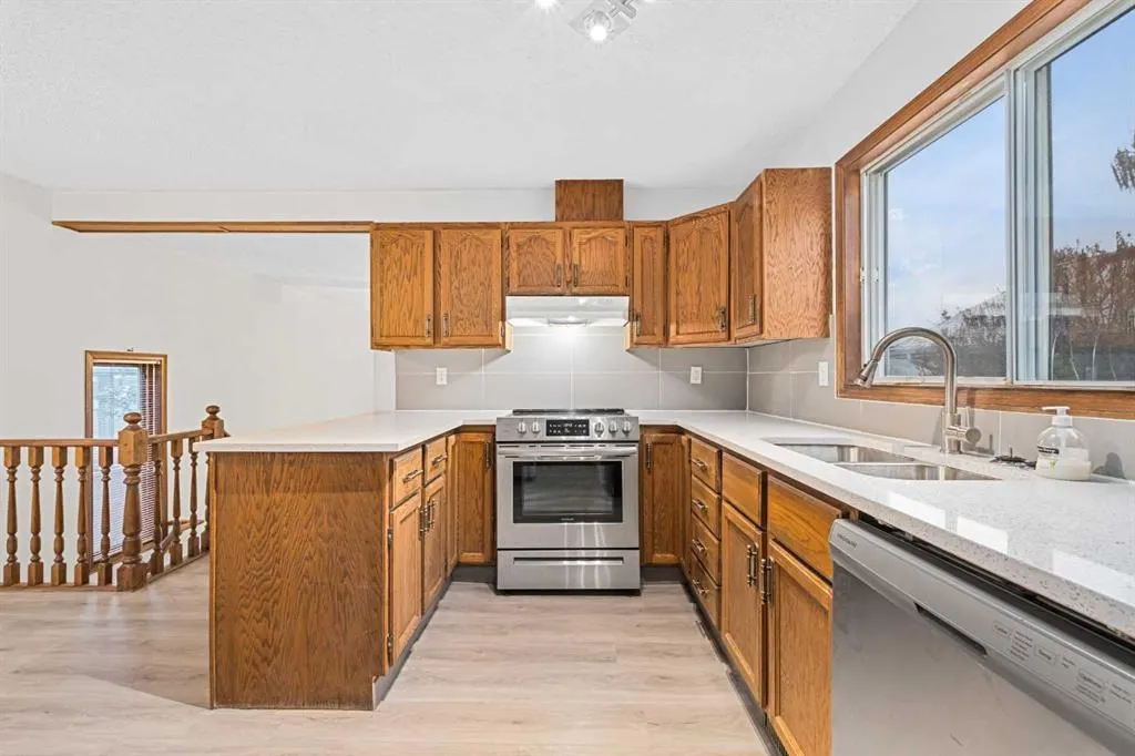 211 Sandstone Drive NW