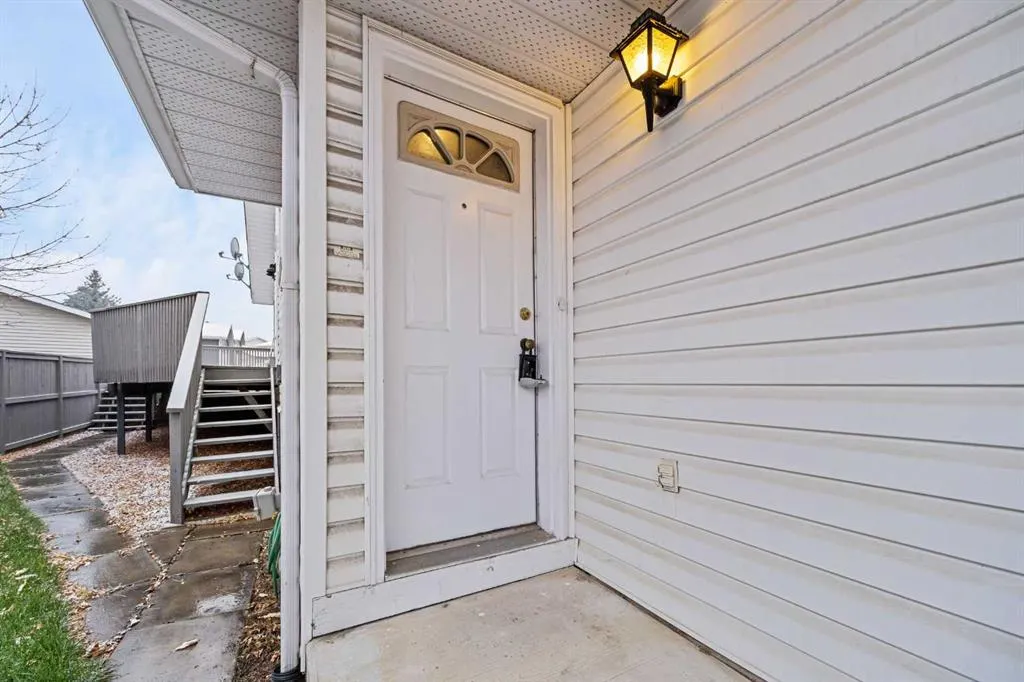 211 Sandstone Drive NW