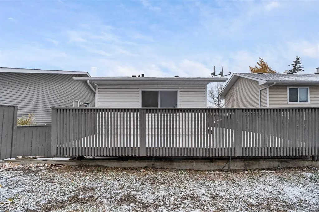 211 Sandstone Drive NW