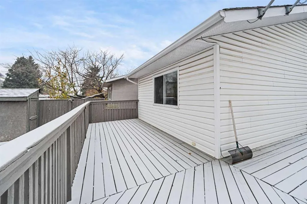 211 Sandstone Drive NW