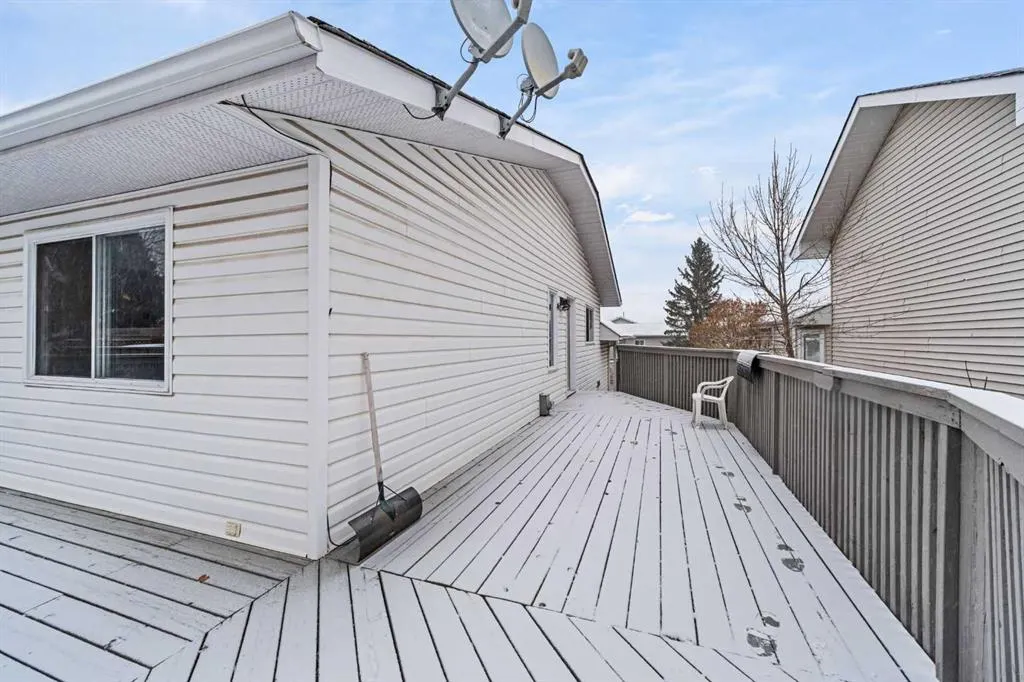 211 Sandstone Drive NW